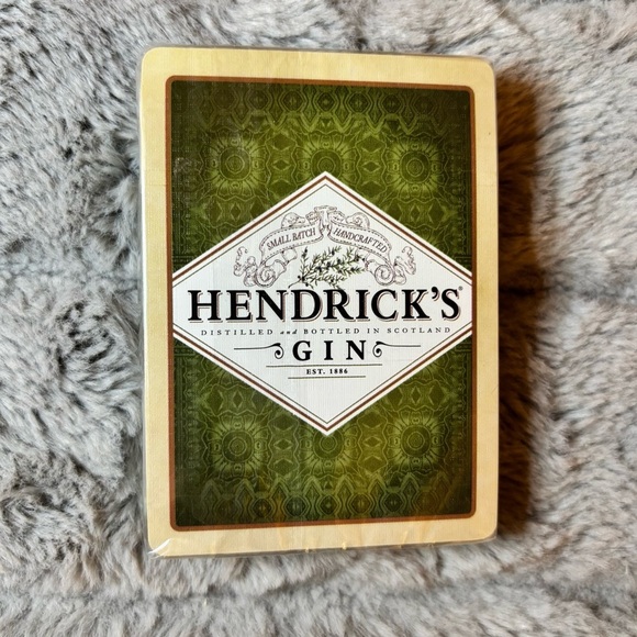 NEW IN BOX Hendrick’s Gin Sealed Playing Cards Mancave Poker Bar Gift - Picture 3 of 5